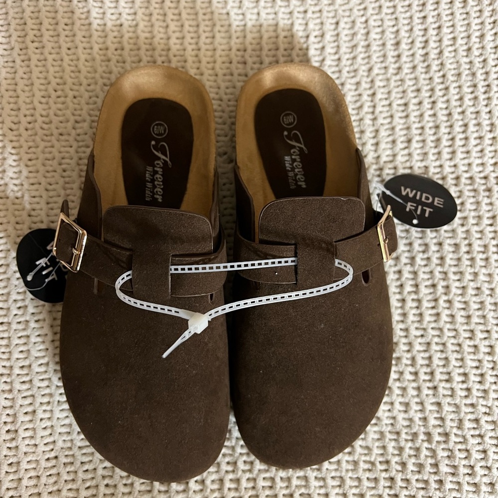 Unisex Forever Size 6.5W Brown Wide-Width Slip-On Clogs, Faux Suede